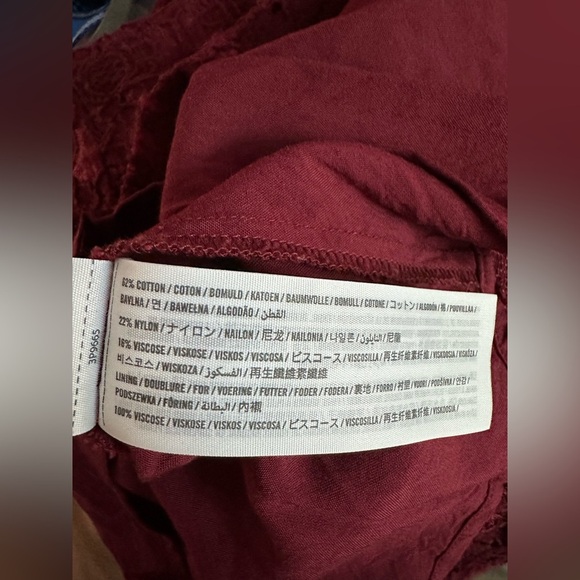 Hollister Burgundy Lace Sleeveless Mini Dress Mock Neck Keyhole Back Size 0 - Picture 9 of 10